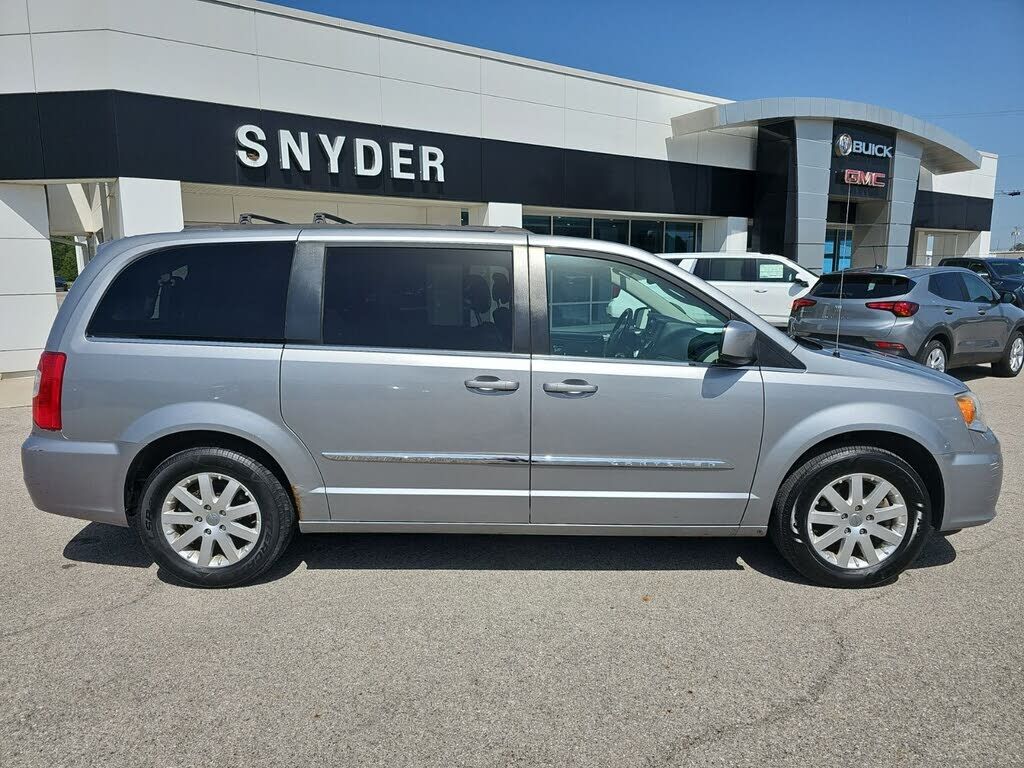 2014 CHRYSLER Town and Country