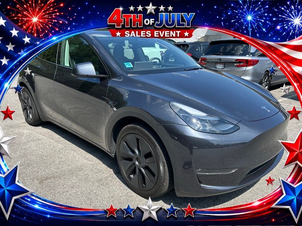 2025 TESLA Model Y