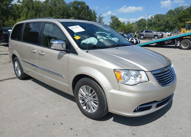 2015 CHRYSLER Town and Country