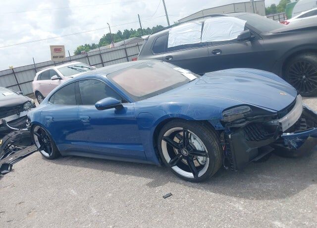 2022 PORSCHE Taycan