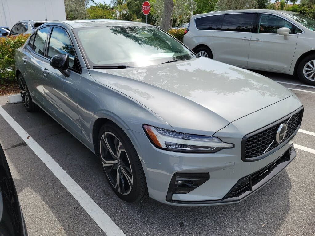 2024 VOLVO S60