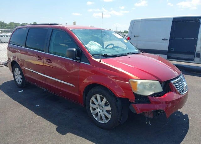 2013 CHRYSLER Town and Country