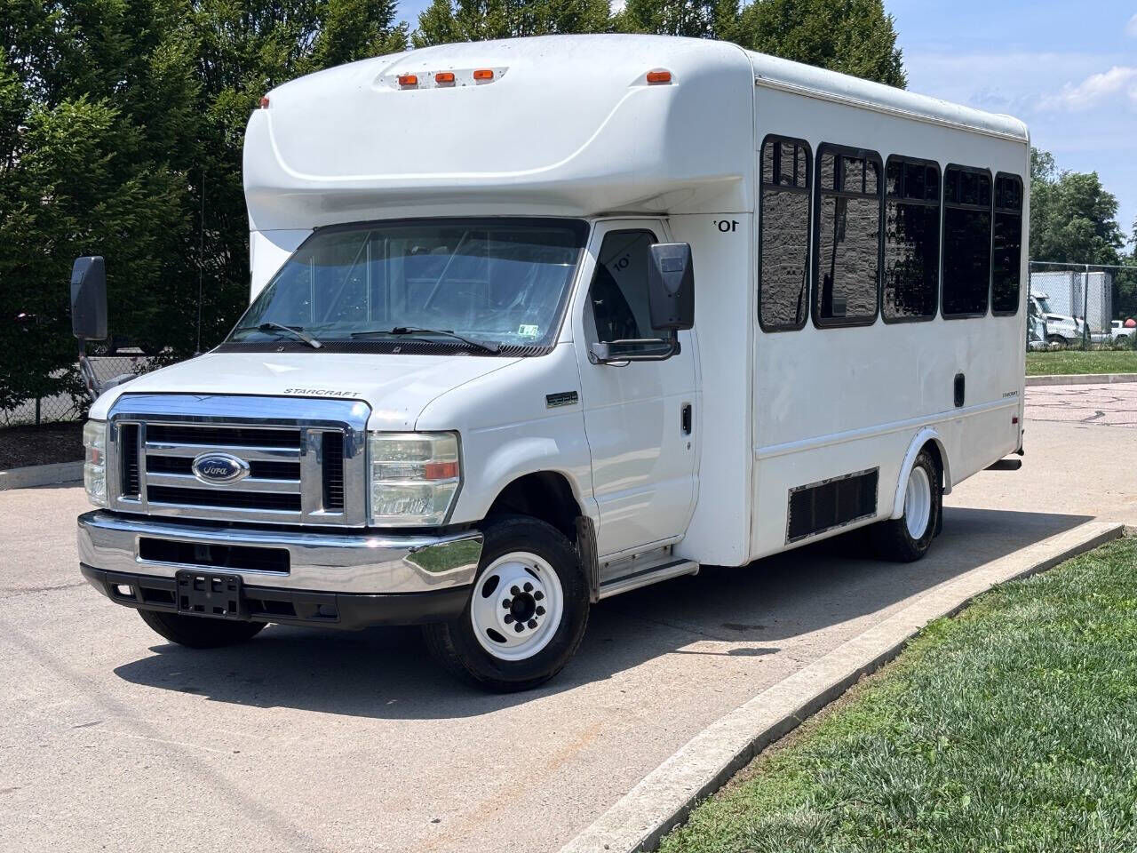 2011 FORD E-350