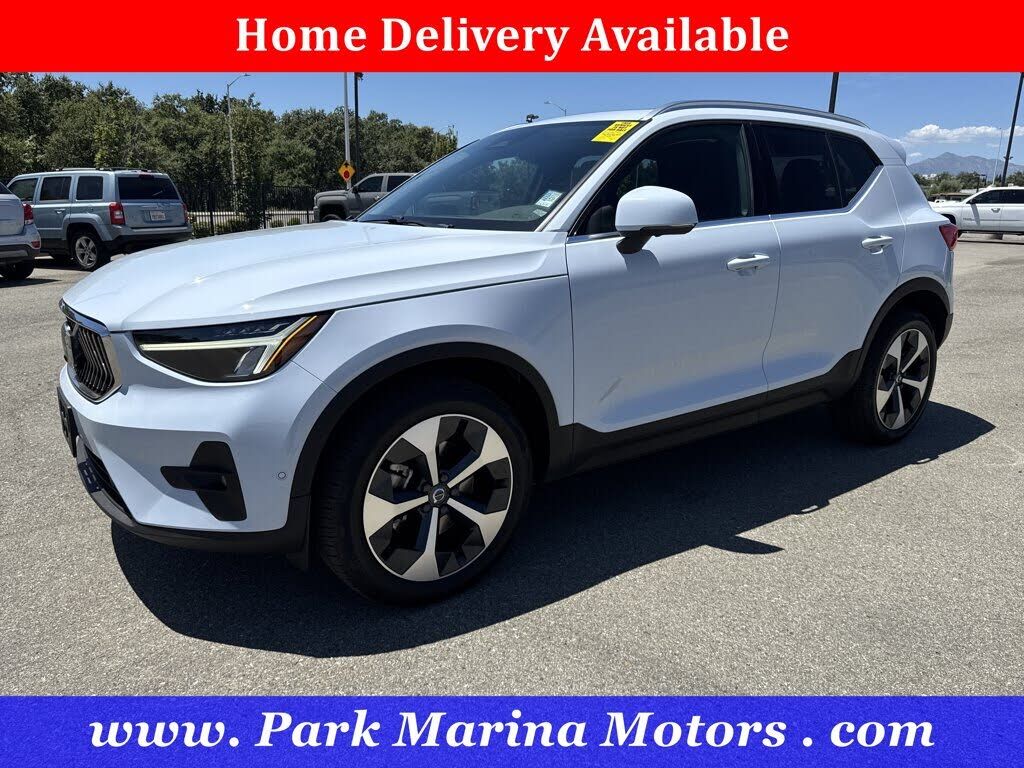 2024 VOLVO XC40