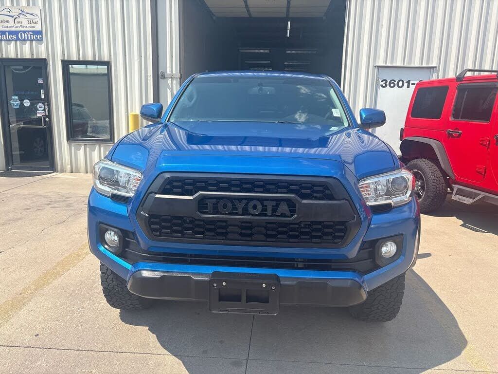 2017 TOYOTA Tacoma