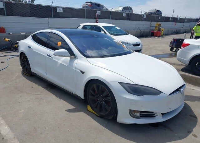 2015 TESLA Model S