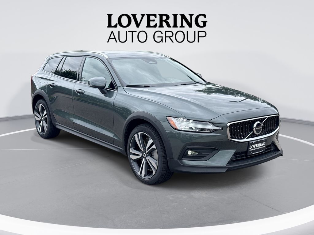 2026 VOLVO V60CC
