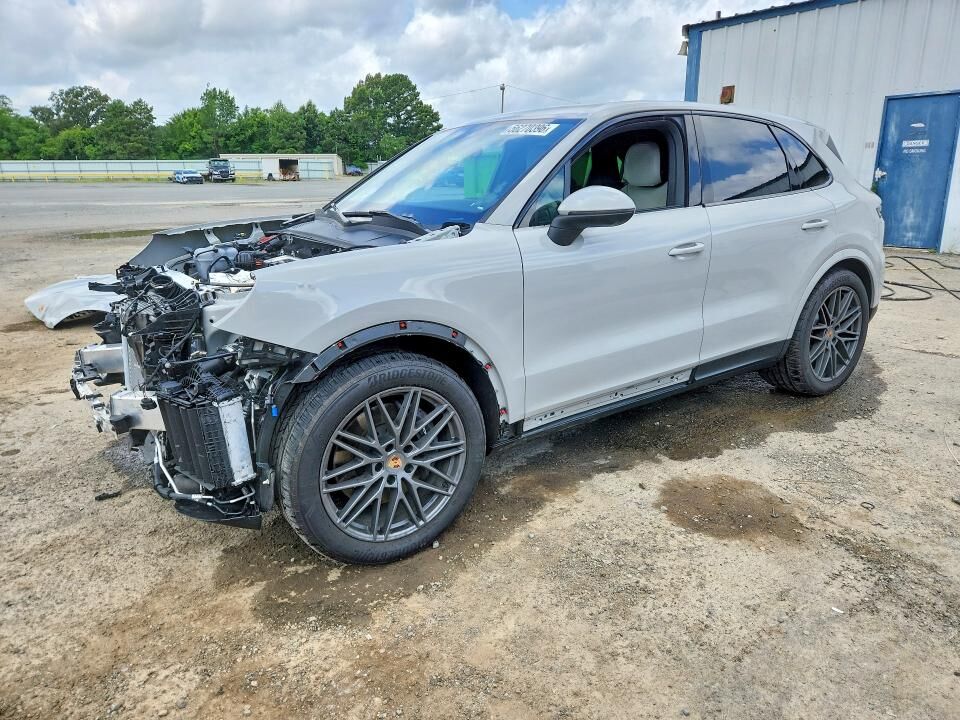 2025 PORSCHE Cayenne