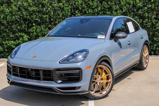 2022 PORSCHE Cayenne