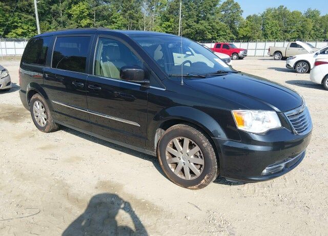 2016 CHRYSLER Town and Country