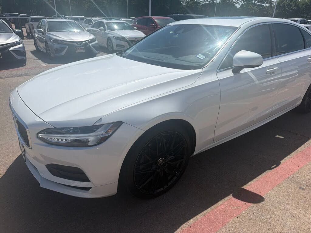 2019 VOLVO S90