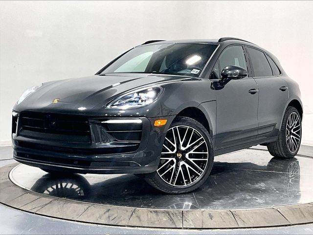 2026 PORSCHE Macan