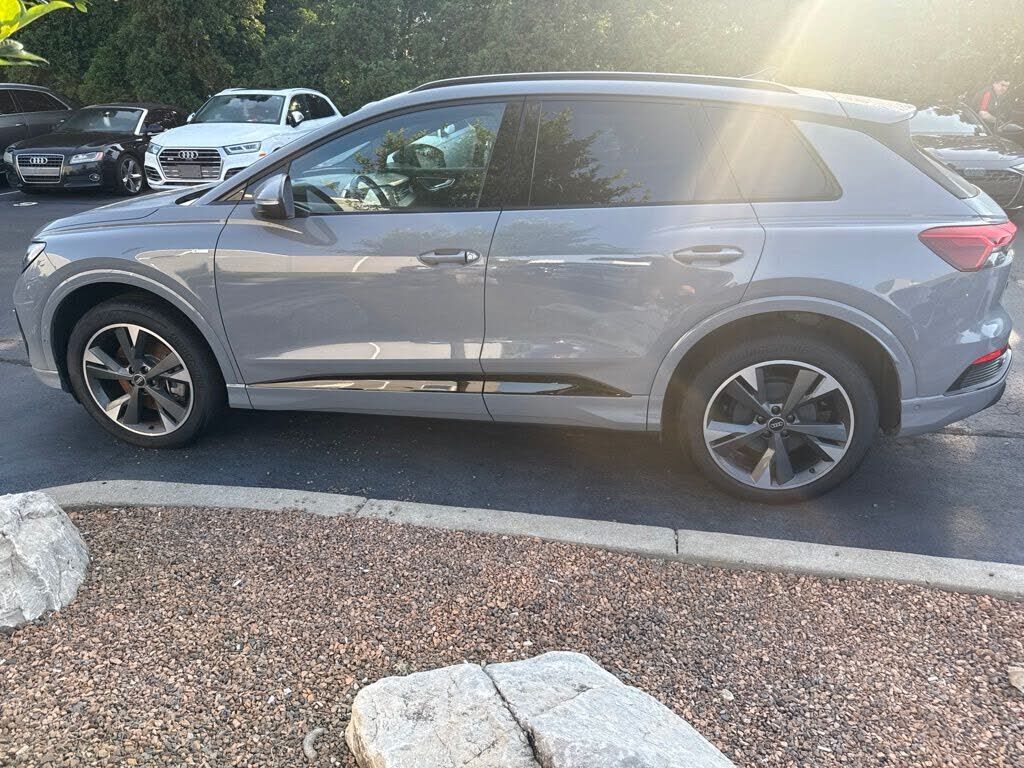 2024 AUDI Q4