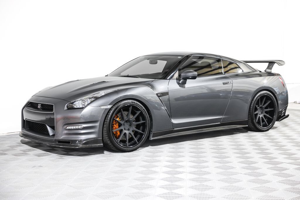 2013 NISSAN GT-R