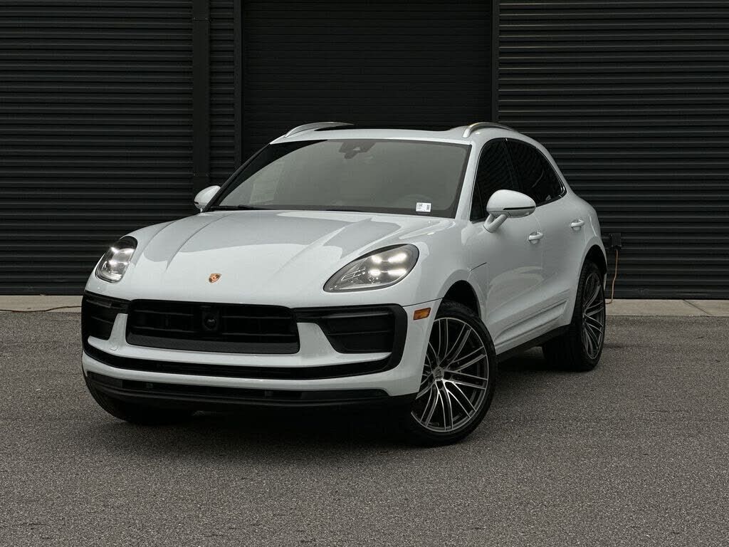 2026 PORSCHE Macan