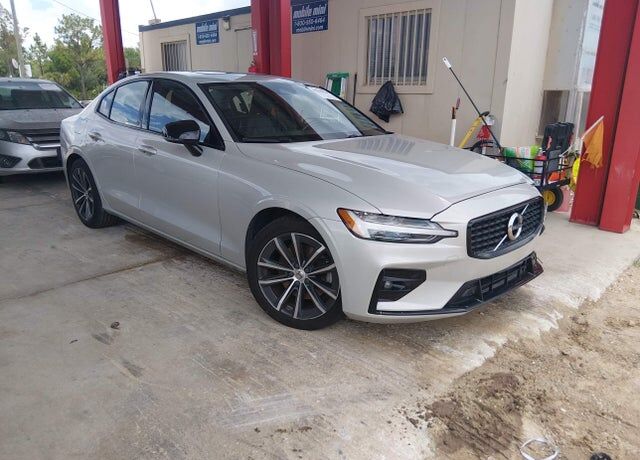 2022 VOLVO S60