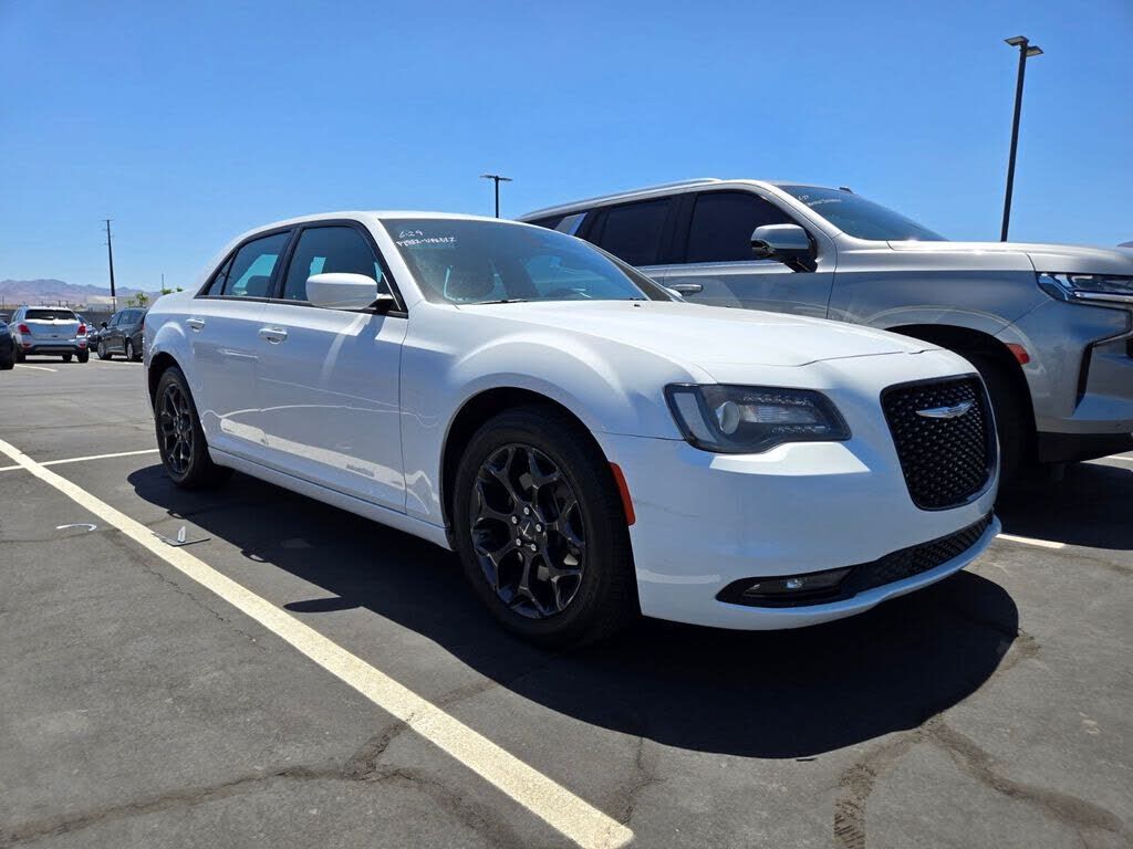 2019 CHRYSLER 300