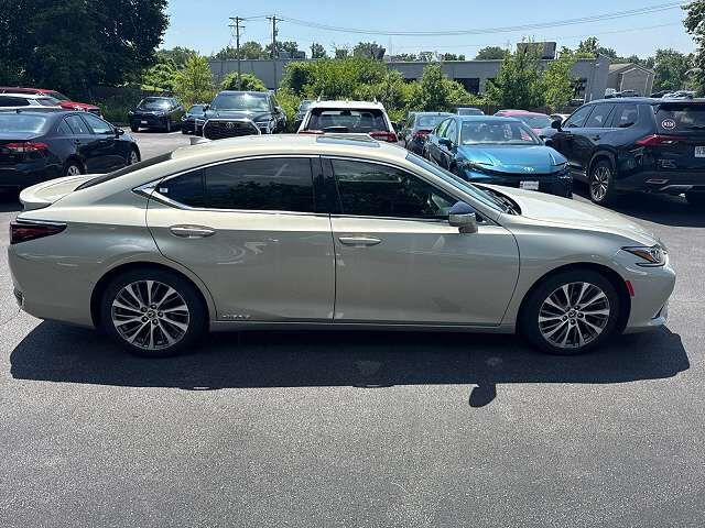 2021 LEXUS ES