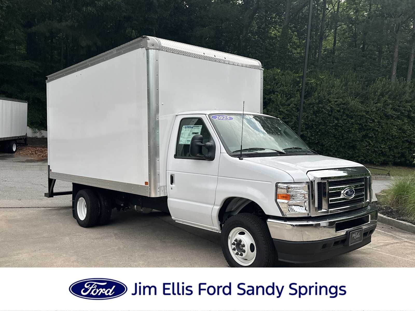 2025 FORD E-450