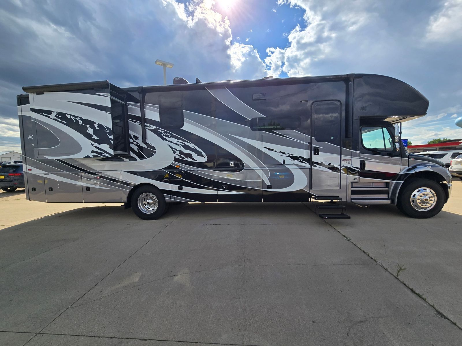 2021 FREIGHTLINER S2RV 106 Conventional cab & Chassis