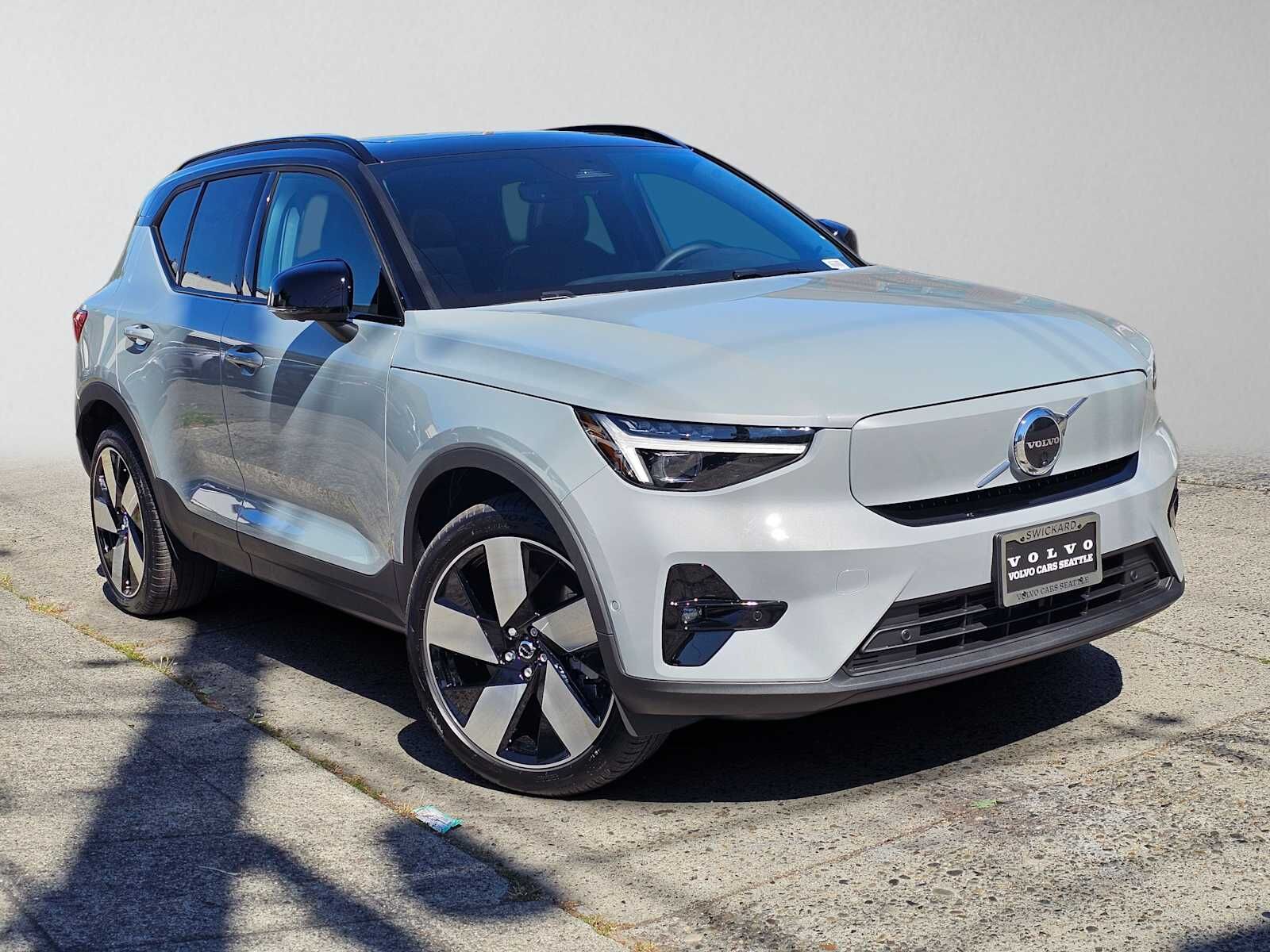 2026 VOLVO EX40