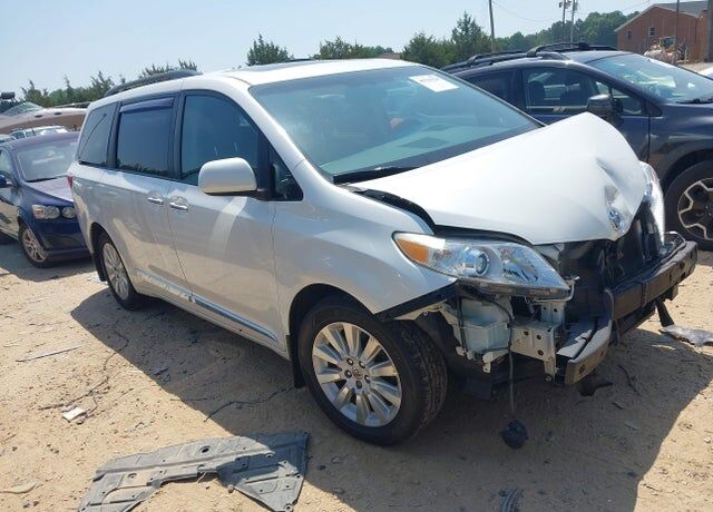 2015 TOYOTA Sienna