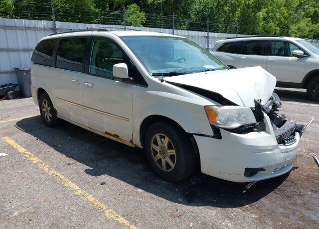 2010 CHRYSLER Town and Country