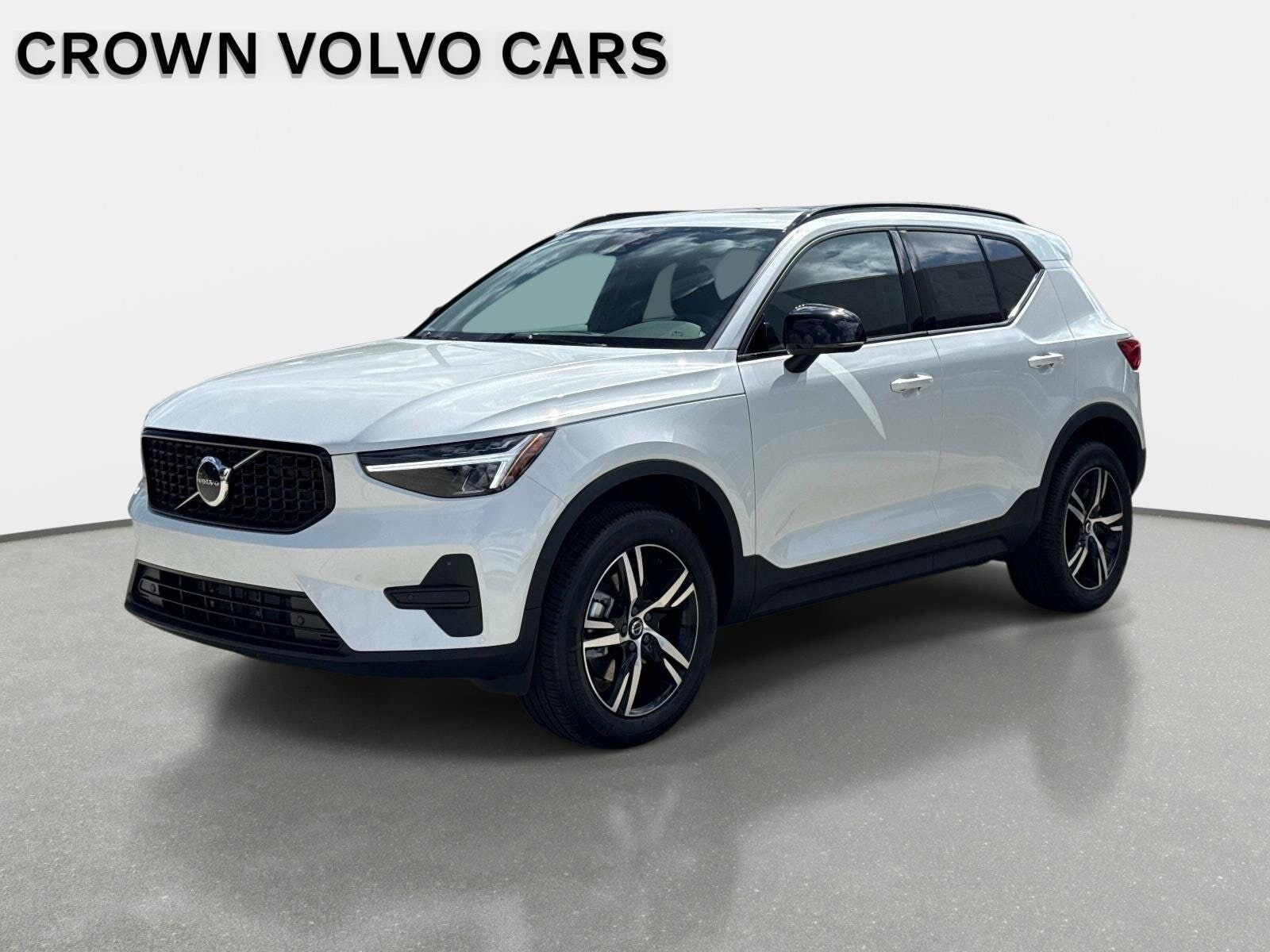 2026 VOLVO XC40