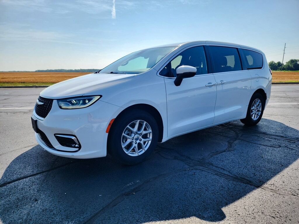 2023 CHRYSLER Pacifica