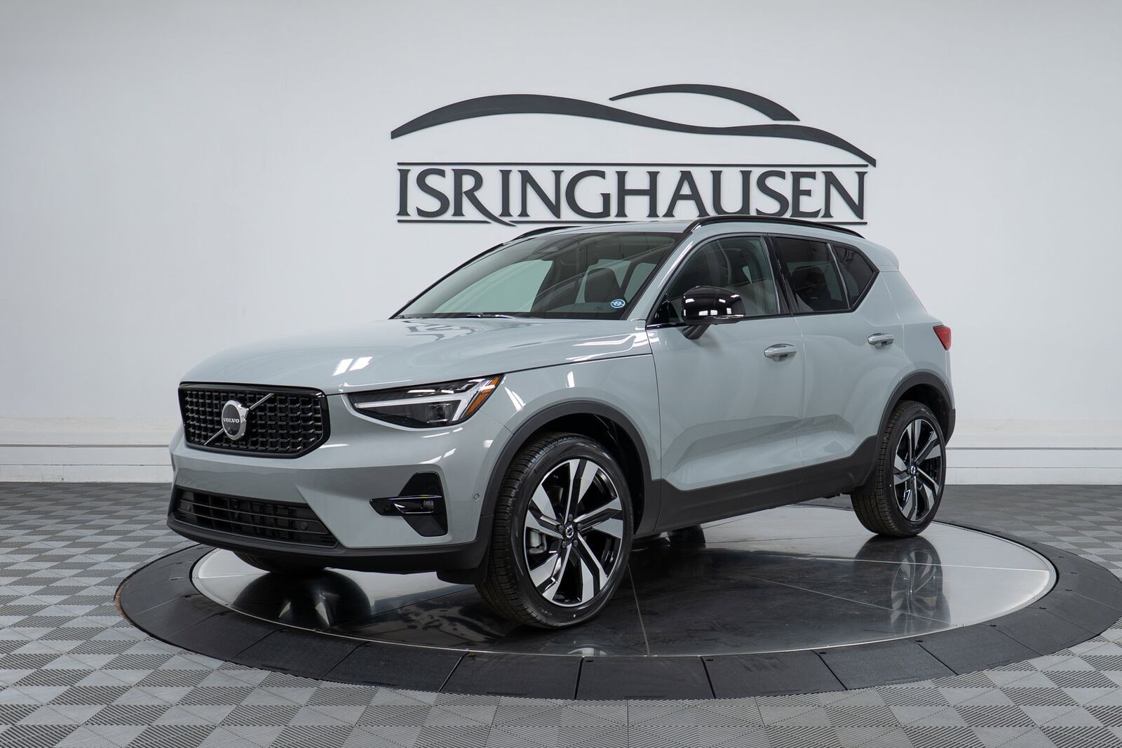 2026 VOLVO XC40