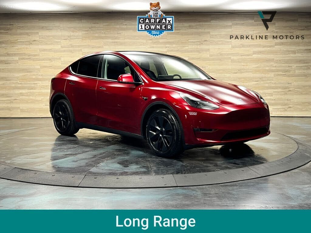 2025 TESLA Model Y