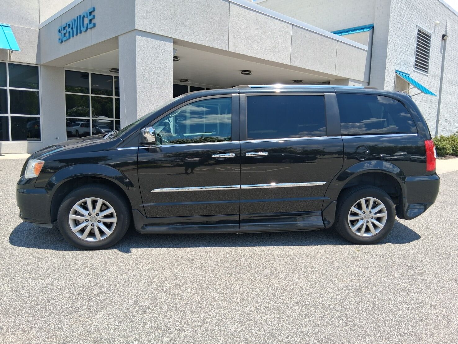 2015 CHRYSLER Town and Country