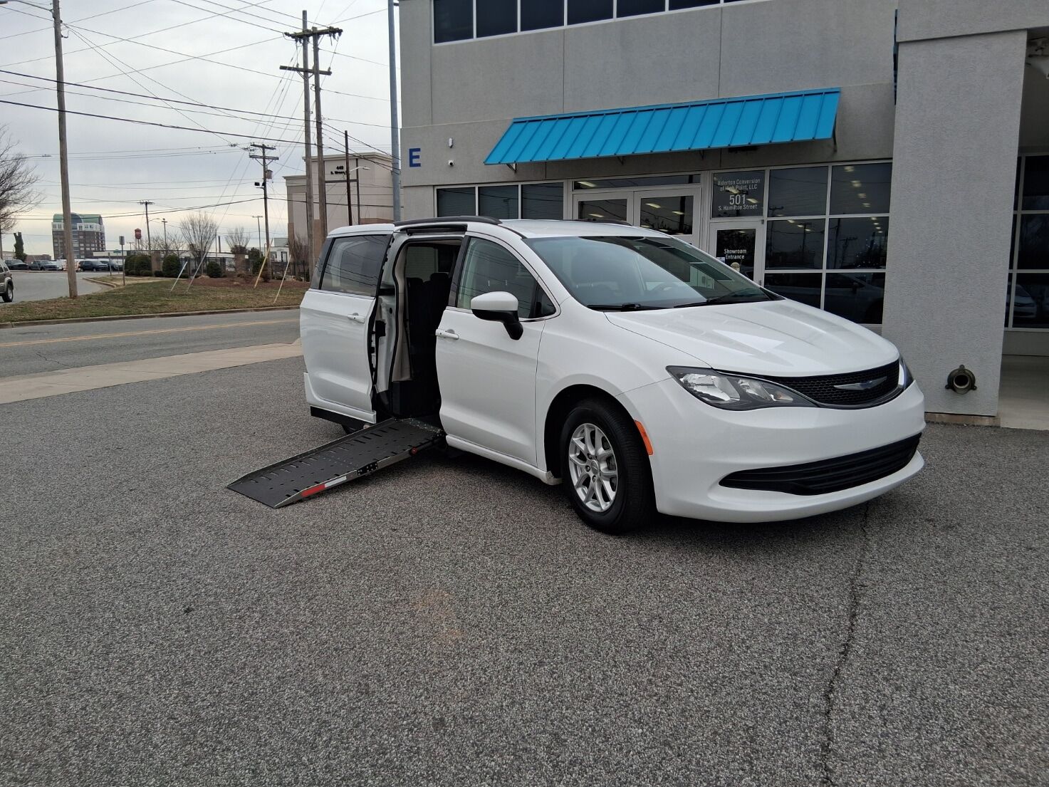 2020 CHRYSLER Voyager