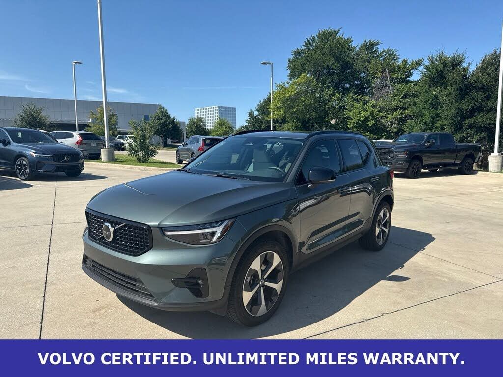 2026 VOLVO XC40