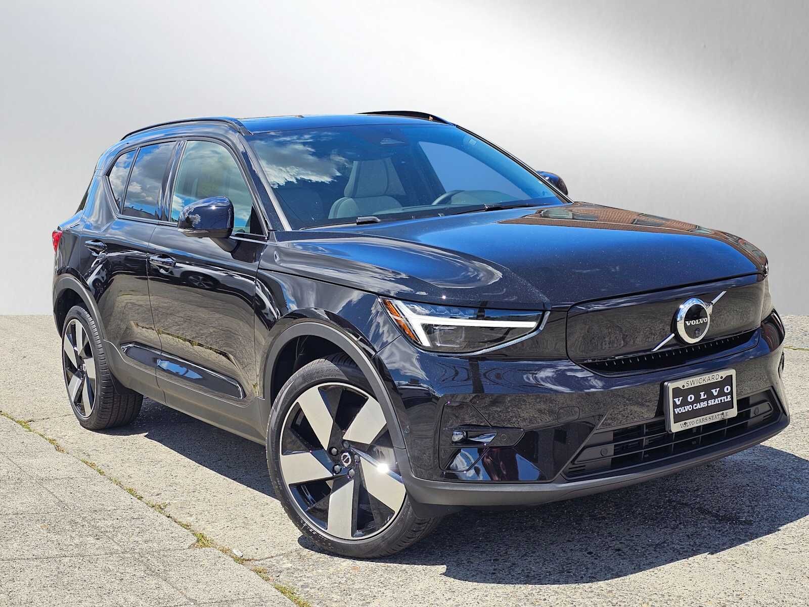 2026 VOLVO EX40