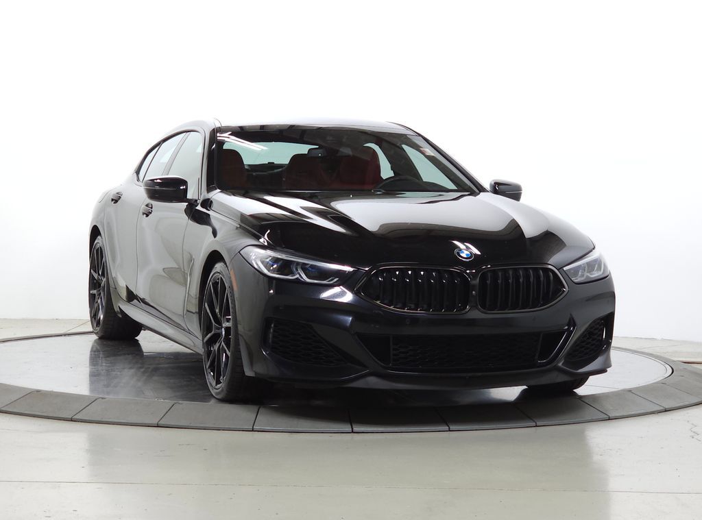 2022 BMW M8