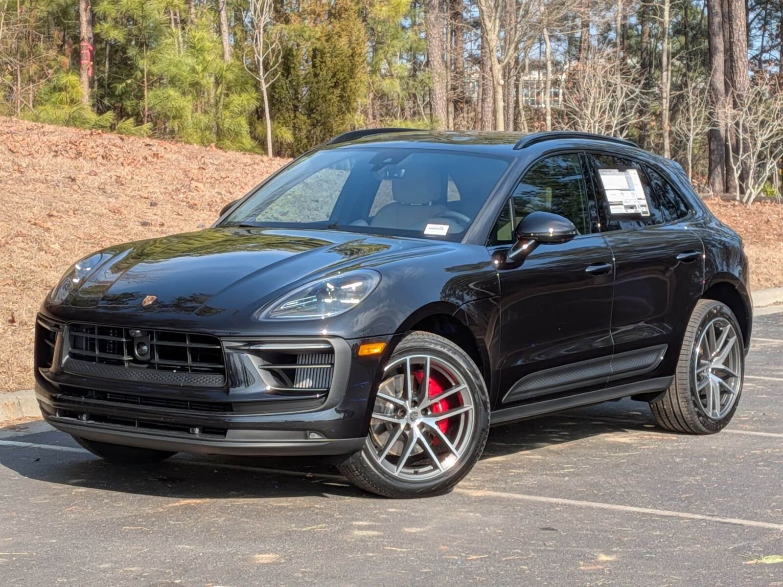 2026 PORSCHE Macan