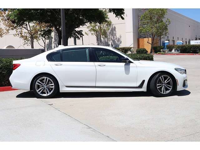 BMW 740i