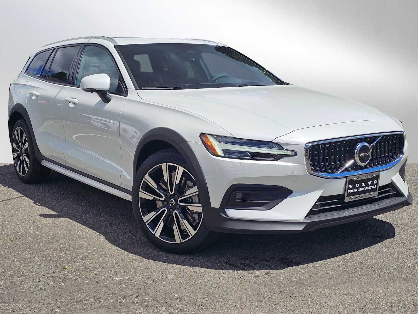 2026 VOLVO V60CC