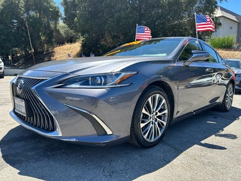 2019 LEXUS ES
