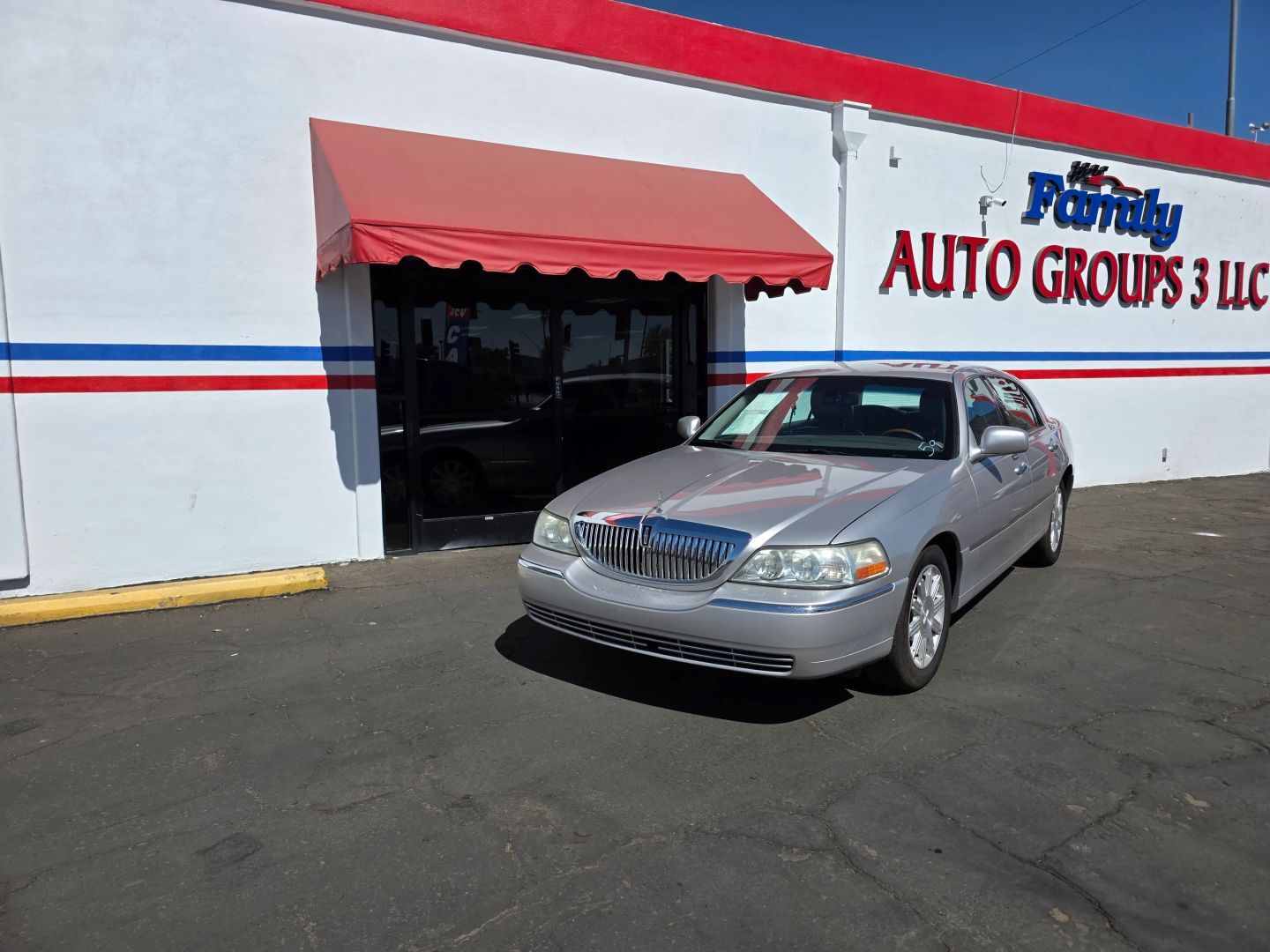 2011 LINCOLN Town Car