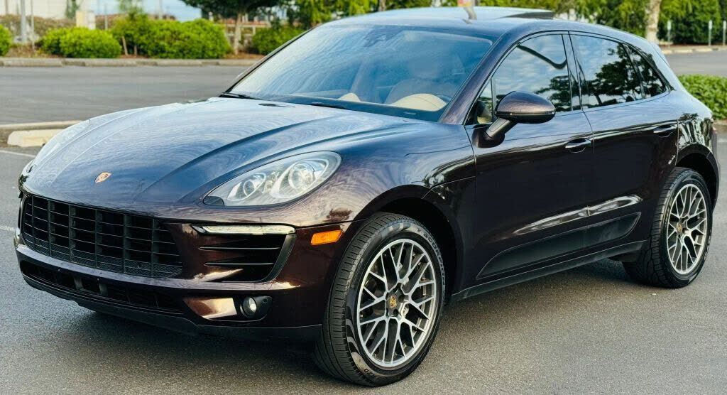 2017 PORSCHE Macan