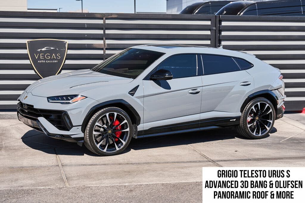 2023 LAMBORGHINI URUS