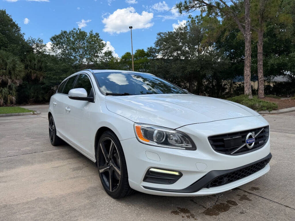2015 VOLVO V60
