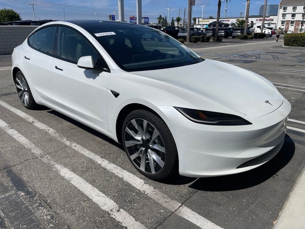 2025 TESLA Model 3