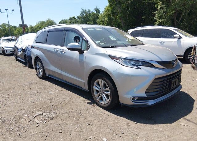 2023 TOYOTA Sienna