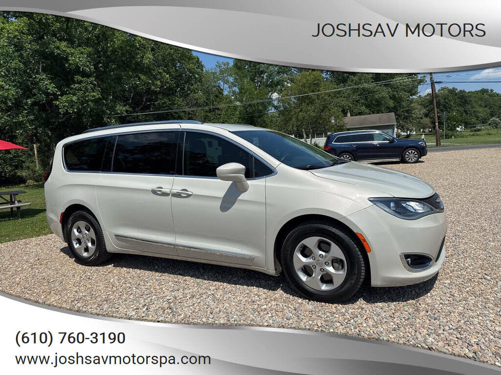 2017 CHRYSLER Pacifica