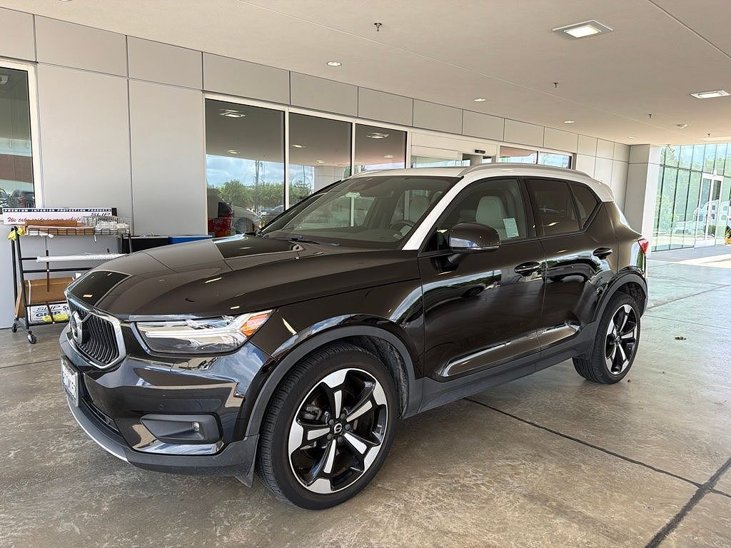 2020 VOLVO XC40