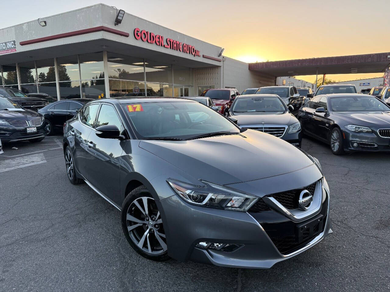 2017 NISSAN Maxima