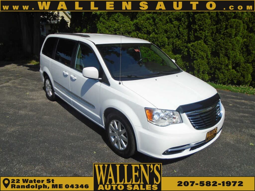 2016 CHRYSLER Town and Country